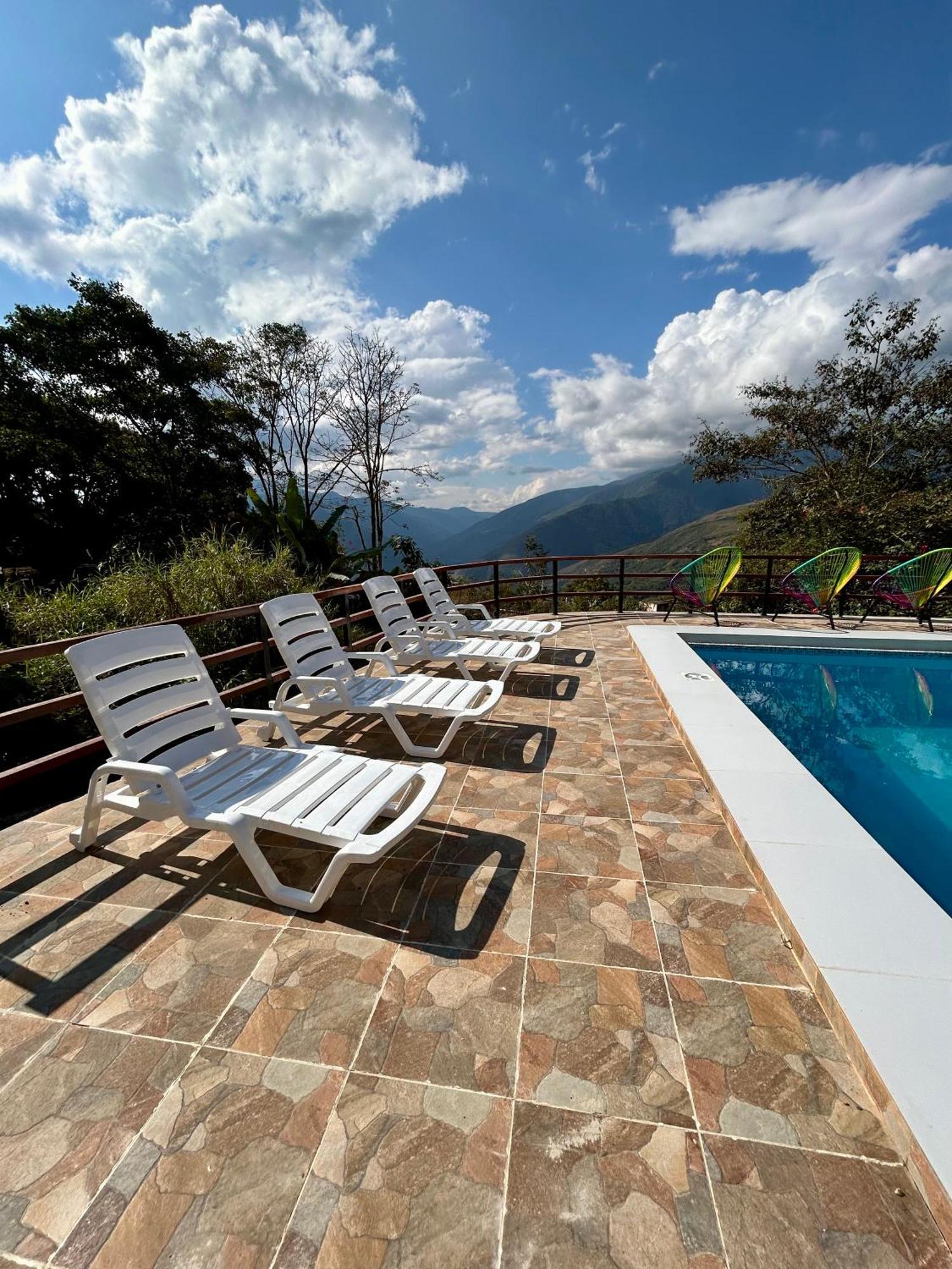 Villa Camila Hostel Coroico Exterior photo