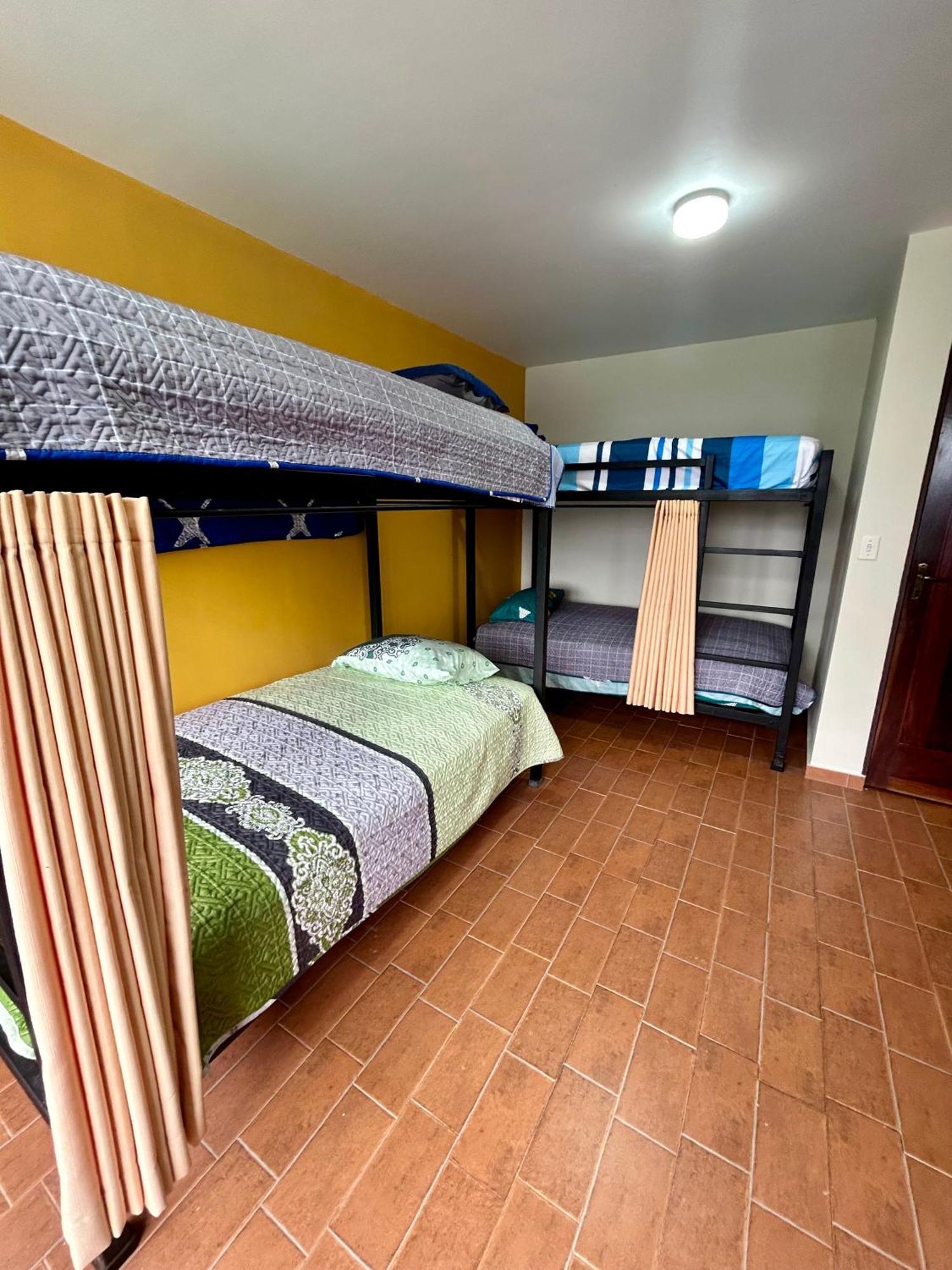 Villa Camila Hostel Coroico Exterior photo