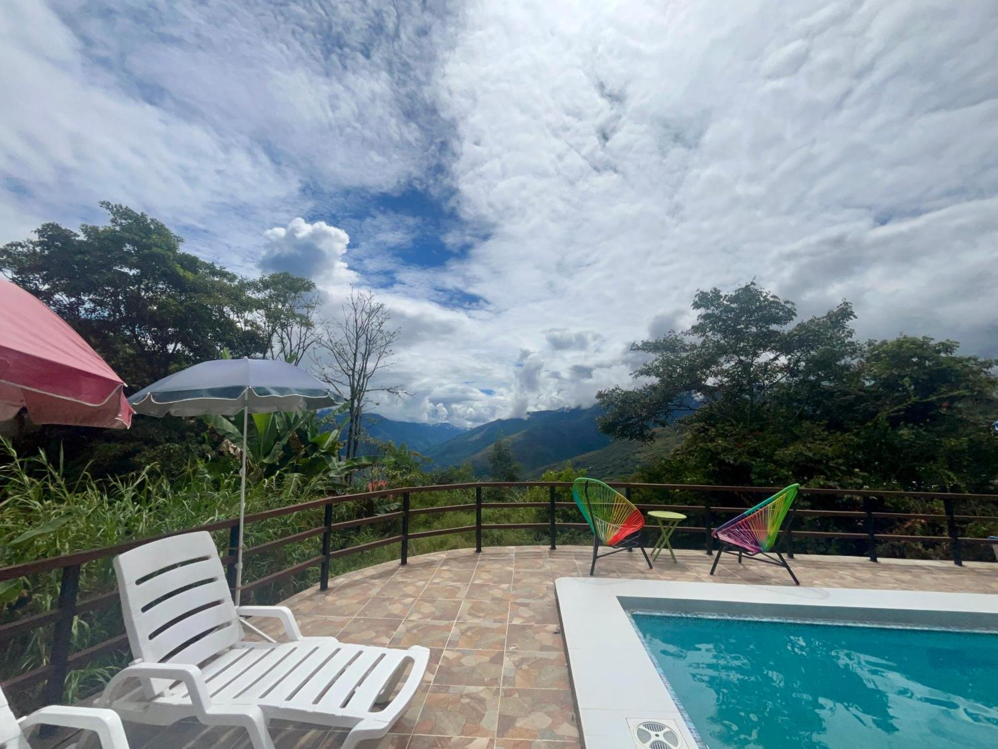 Villa Camila Hostel Coroico Exterior photo