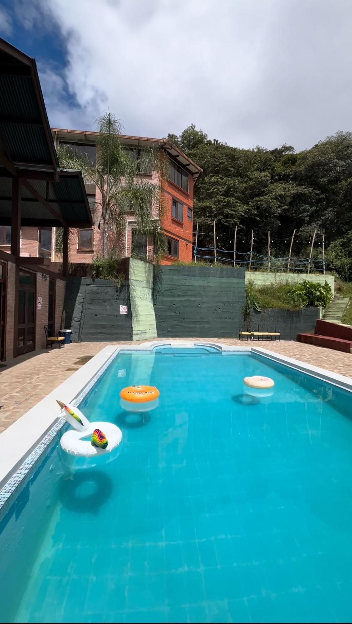 Villa Camila Hostel Coroico Exterior photo